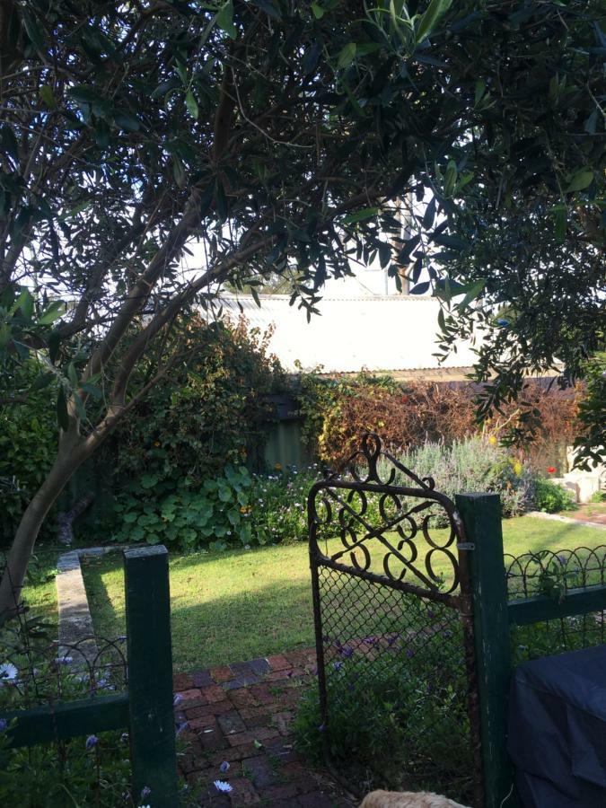 Rosemoore Bed & Breakfast Perth Bagian luar foto